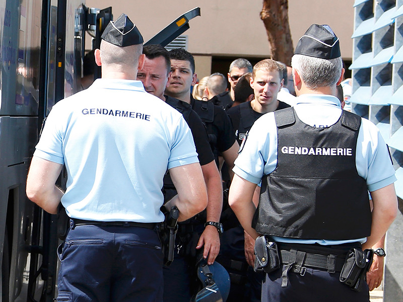 Во Франции 43 российских болельщика, задержанных из-за беспорядков в Марселе, взяты под стражу
