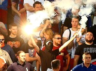 Сигнальная ракета, запущенная из сектора российских болельщиков по фанатам Англии стала причиной беспорядков на стадионе в Марселе по завершению первого матча сборных на Евро-2016