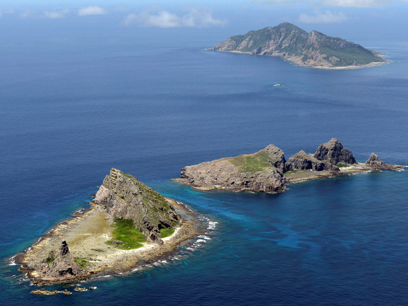 Япония в четверг выразила решимость защищать свою территорию после того, как китайский фрегат прошел вблизи зоны островов Сенкаку (Дяоюйдао) в Восточно-Китайском море, которые являются предметом территориального спора между Токио и Пекином