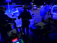 Нападение произошло поздно вечером в понедельник в городе Маньанвиль к северо-западу от французской столицы