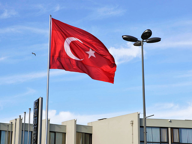 Турция не рассматривает вариант принесения извинений и выплаты компенсаций за инцидент со сбитым российским Су-24. Об этом заявил официальный представитель президента Турции Ибрагим Калын