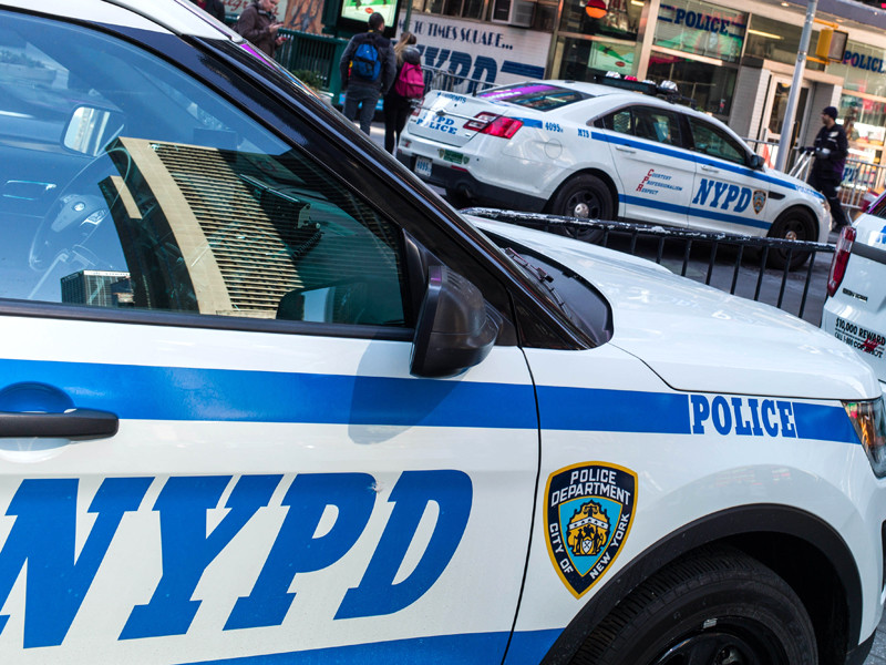 В Нью-Йорке полицейские сбили 59-летнего велосипедиста, едва не врезавшегося в кортеж Обамы