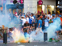 Новые столкновения между футбольными болельщиками, прибывшими на чемпионат Европы 2016 года, и полицией произошли во французском Марселе