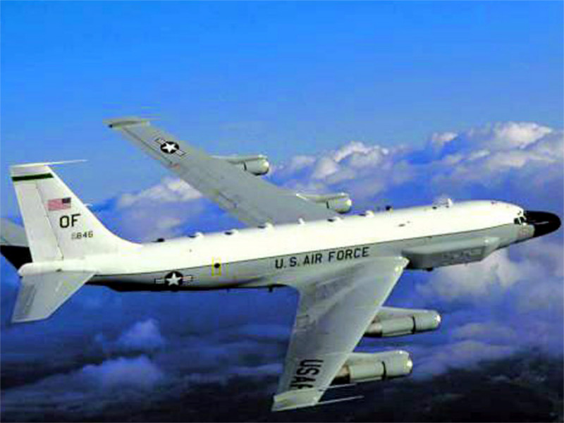 США заявили об опасном перехвате своего самолета-разведчика китайским истребителем