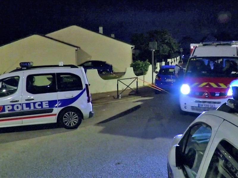Убийство полицейского и его жены под Парижем признали терактом