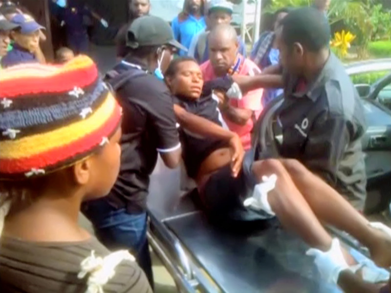 В Папуа-Новой Гвинее полиция открыла огонь по студенческой демонстрации, участники которой требовали отставки премьер-министра страны Питера О'Нила