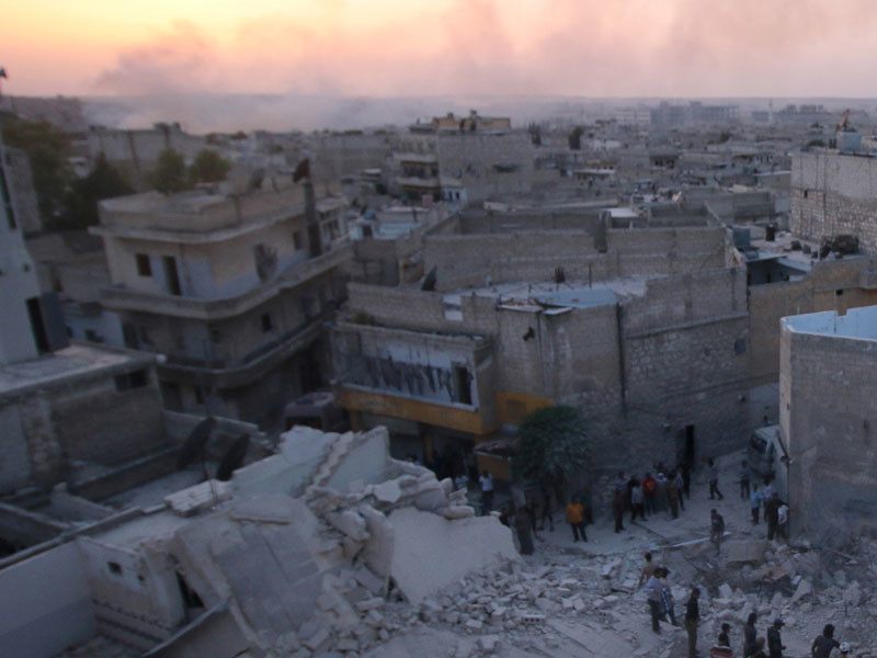 В курдском квартале Алеппо идут бои с участием бронетехники