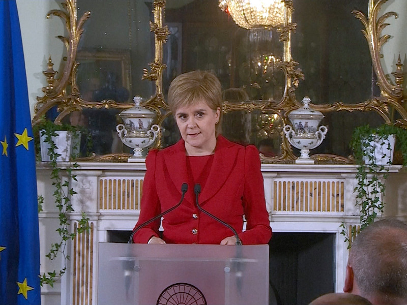 Кабинет министров Шотландии одобрил подготовку к повторному референдуму о независимости, заявила первый министр Никола Стерджен