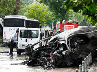 7 июня взорвался автомобиль, начиненный взрывчаткой, когда мимо него проезжал перевозивший полицейских автобус. По словам представителей TAK, теракт стал ответом на военные действия турецких властей против курдов