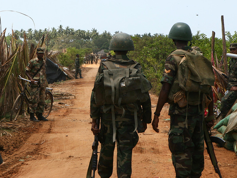 В Шри-Ланке взорвался армейский склад боеприпасов