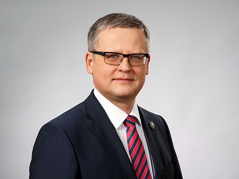 Министр здравоохранения Латвии Гунтис Белевич, который охотно выступал в роли борца с очередями за оплачиваемыми государством медицинскими услугами, ушел в отставку