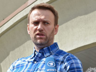 После этого Навальный заявил, что подает в суд на телеканал "Россия-1" иск о защите чести и достоинства