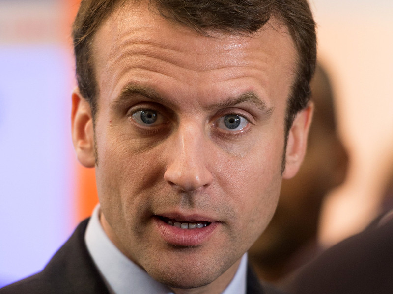 Левые разбили яйцо об голову министра экономики Франции