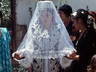 В Таджикистане запретили жениться без медсправок и на близких родственниках