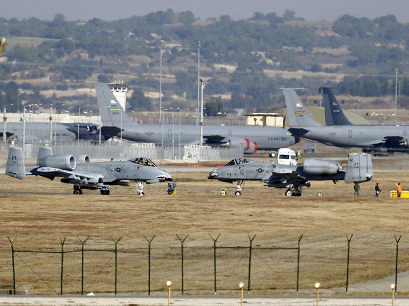Турецкая армия окружила и заблокировала используемую США и НАТО базу Инджирлик, передает ТАСС со ссылкой на газету Hurriyet
