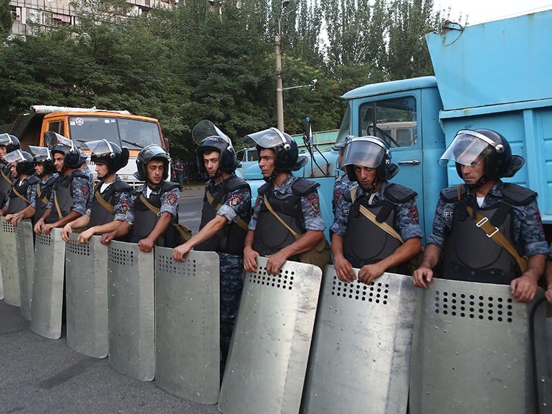 Антитеррористическая операция, направленная на освобождение территории полка ППС полиции в Ереване, завершена