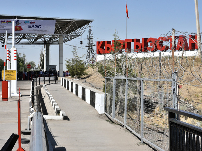 Киргизия усилила охрану границы с Казахстаном из-за событий в Алма-Ате