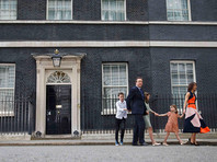 Отставку Кэмерона приняла королева Елизавета II на встрече с ним в Букингемском дворце