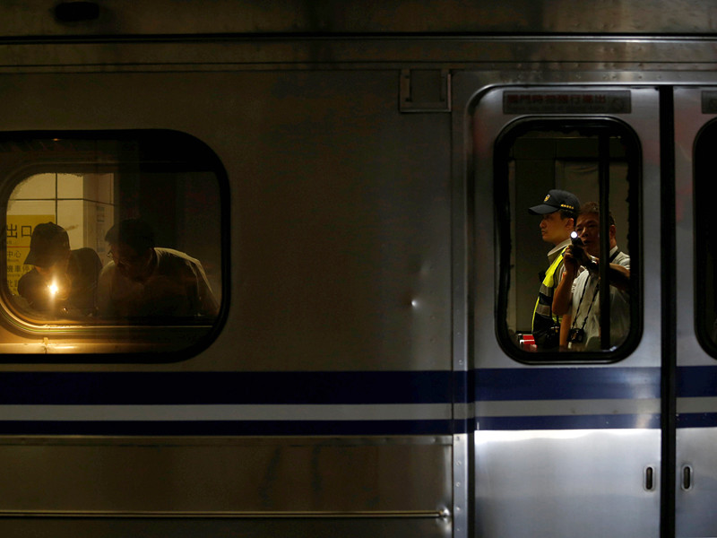 В Тайбэе, столице Тайваня, в вагоне метро прогремел взрыв. По предварительным данным, в результате взрыва 21 человек получили ранения различной степени тяжести