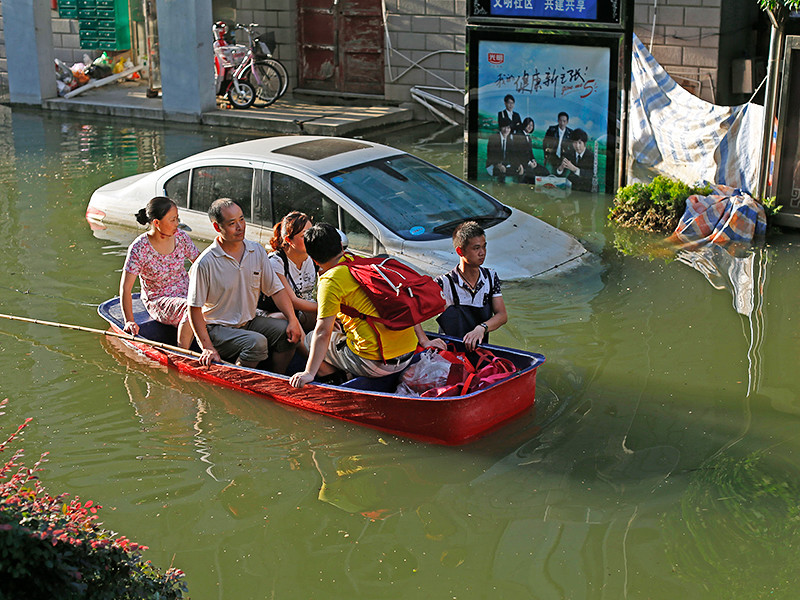 Жертвами проливных дождей в Китае стал 161 человек, еще 123 числятся пропавшими без вести