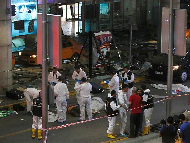 Турецким СМИ удалось установить личности двух террористов, ответственных за взрывы в аэропорту Стамбула