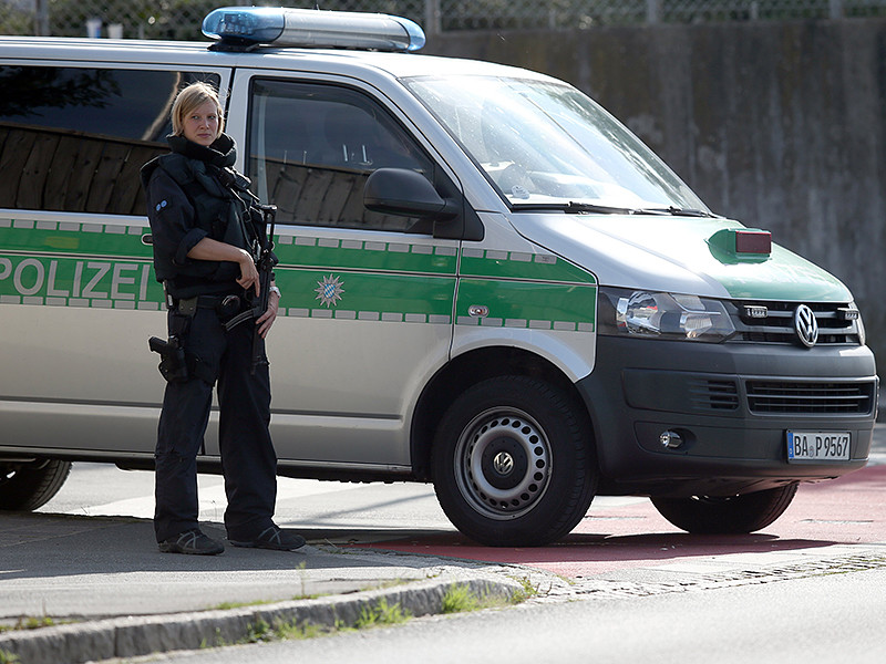 Полиция Германии арестовала угрожавшего взрывом 19-летнего беженца из Алжира, который самовольно ушел из психиатрической лечебницы в федеральной земле Нижняя Саксония, где он проходил лечение