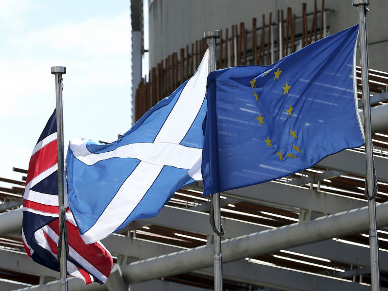 Около 60 процентов шотландцев ратуют за независимость от Великобритании, показал новый опрос