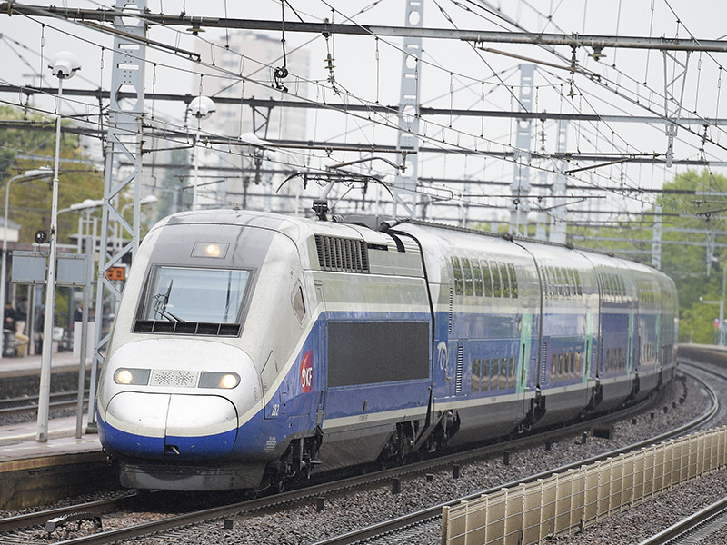На юге Франции в Тулоне с высокоскоростного поезда TGV, следовавшего из Ниццы в Париж, в пятницу, 29 июля, были сняты двое подозрительных людей