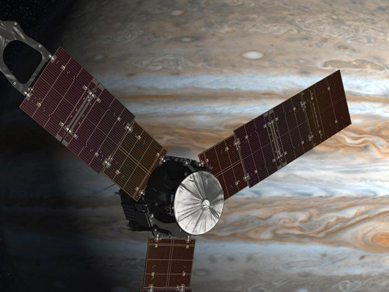 Зонд Juno прислал первые снимки с орбиты Юпитера