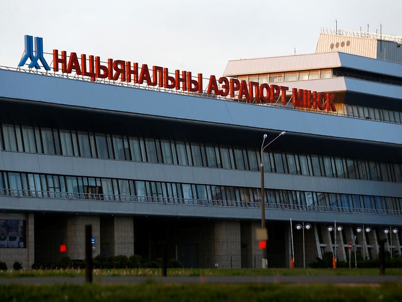 В аэропорту Минска из-за тяжелых погодных условий на взлетном поле столкнулись два самолета