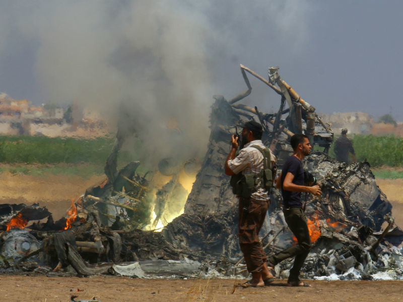 Сирийская группировка, называющая себя "Главным фондом по делам заключенных" (General Foundation for Prisoners Affairs), заявила, что у нее находятся пять тел россиян, погибших при крушении вертолета Ми-8 в сирийской провинции Идлиб, сообщает Reuters