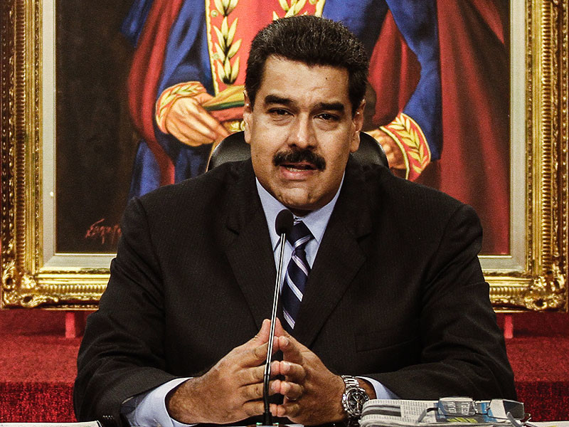 Президент Венесуэлы Николас Мадуро потребовал от руководителей ряда министерств в 48-часовой срок уволить госслужащих, которые подписали петицию с требованием отстранения его от власти