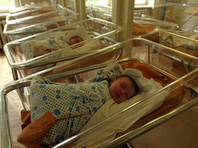 Жительница Киргизии после двух пар близнецов родила тройню