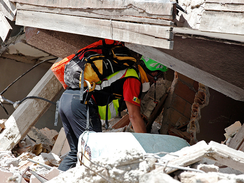 Количество погибших в результате землетрясения магнитудой 6,0, произошедшего в центральной Италии, продолжает расти. В настоящее время жертвами стихии стали 267 человек, около 400 получили ранения
