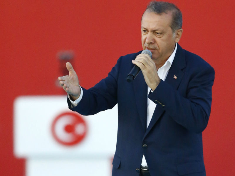 Эрдоган, выступая на демократическом митинге в Стамбуле, заявил об отсутствии демократии в Германии