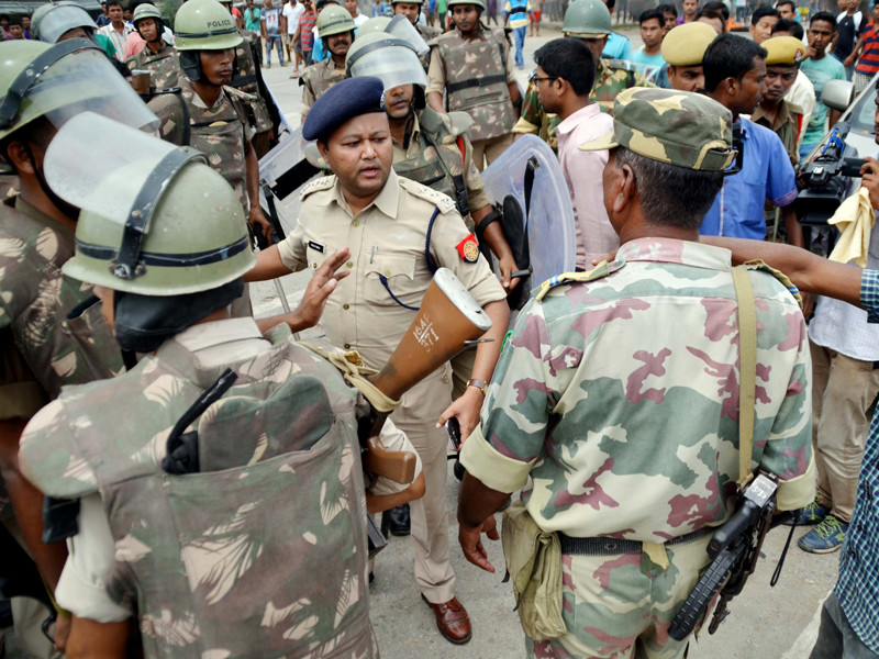 В индийском штате Ассам террористы расстреляли 14 человек