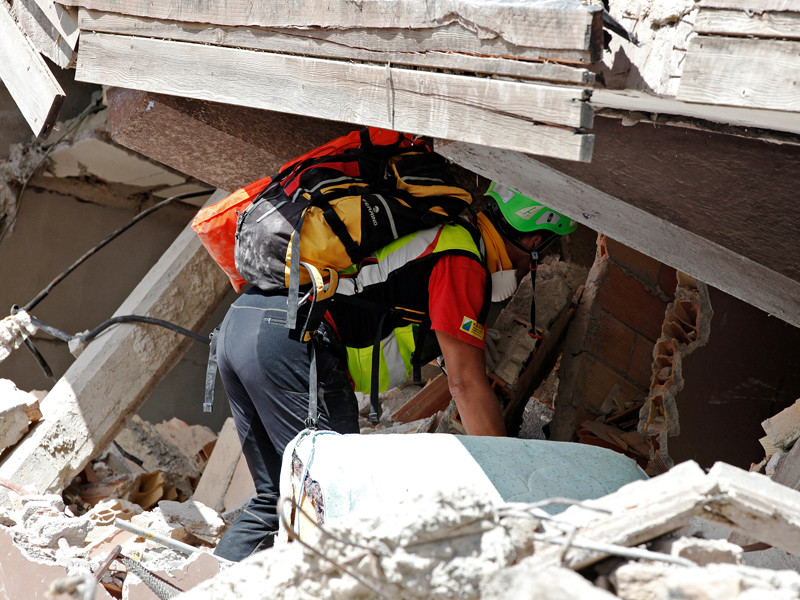 В Италии число жертв в результате разрушительного землетрясения магнитудой 6,0 возросло до 250 человек