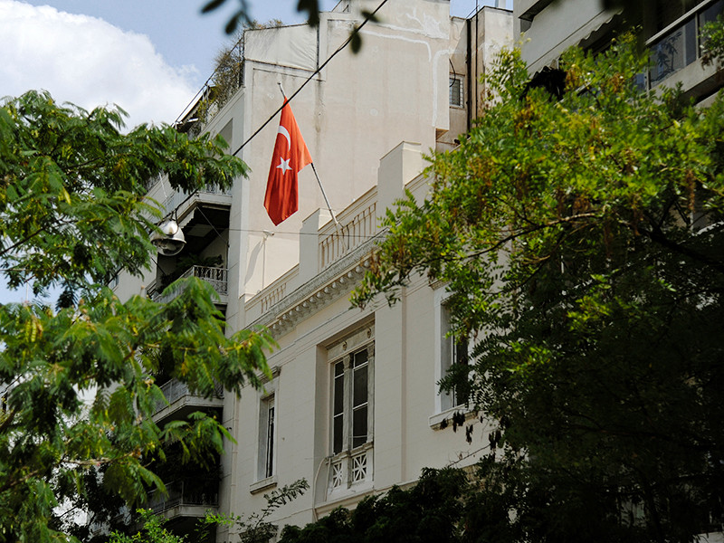 Двое турецких военных атташе, работавших в посольстве Турции в Афинах, пропали без вести после того, как Анкара отозвала их обратно на родину