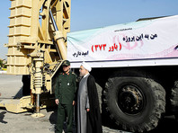 Телеканал Press TV сообщает, что президент Ирана Хасан Рухани и министр обороны Хосейн Дехган осмотрели ЗРК на выставке, организованной иранской организацией авиационной промышленности