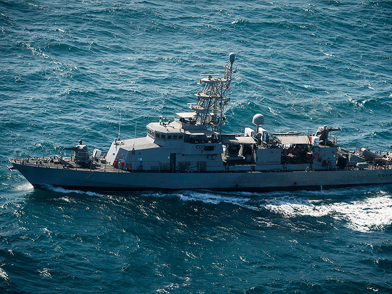 Патрульный корабль ВМС США  Squall в среду совершил три предупредительных выстрела при приближении к нему иранского катера