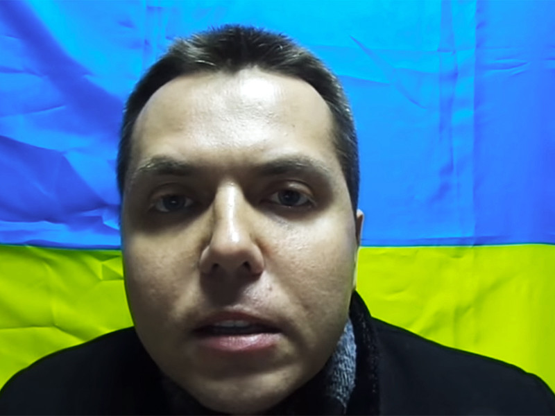 Преподаватель Юрий Ильченко, находившийся под домашним арестом в Севастополе по подозрениям в экстремизме из-за публикаций в своем блоге, сбежал на территорию Украины
