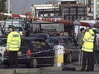Рухнувший пешеходный мост смял грузовики на автостраде в Великобритании