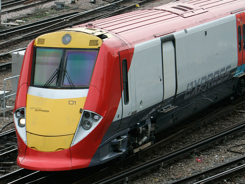 В Лондоне поезд обезглавил пассажира, высунувшегося из окна экспресса