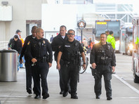 Полиция аэропорта американского города Лос-Анджелес (штат Калифорния) проверяет неподтвержденные сообщения о стрельбе в воздушной гавани