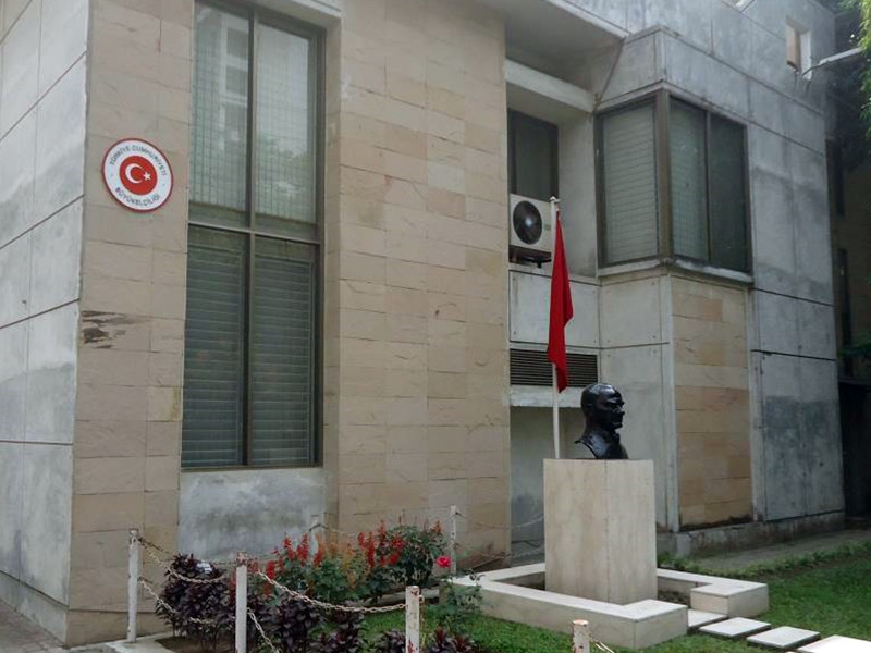 Трое сотрудников посольства Турции в столицы Бангладеш Дакке бежали из страны в США и Россию