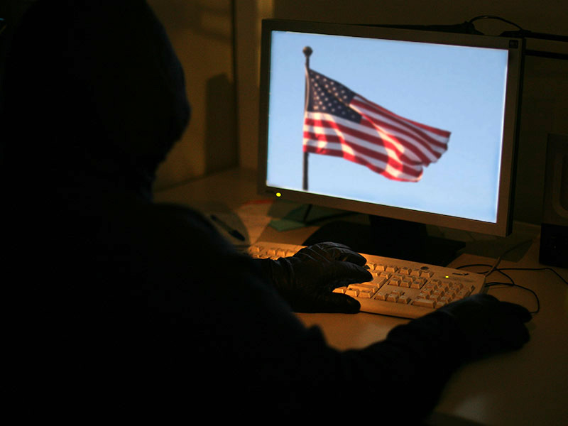 Официальные лица США обсуждают, стоит ли ввести экономические санкции против России в ответ на хакерские атаки против организаций Демократической партии