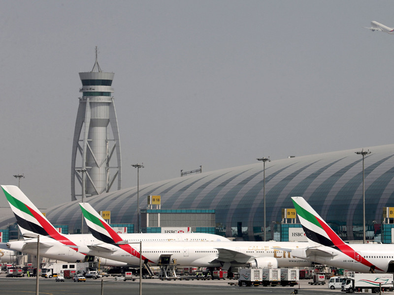 Emirates Airlines отменила 42 рейса из-за возгорания самолета в аэропорту Дубая