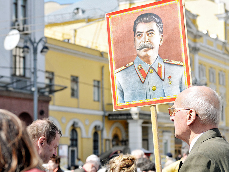 Около 30% украинцев согласились с утверждением, что Сталин был "великим вождем"