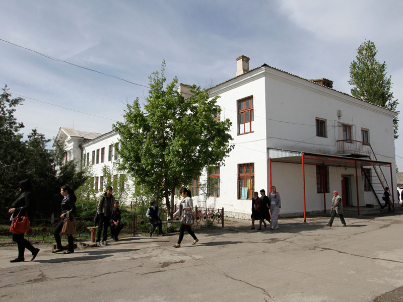 В Киргизии решили внедрить в школах практику аренды школьных учебников для борьбы с их дефицитом