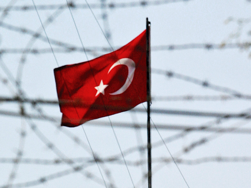 После попытки переворота в Турции были задержаны около 26 тысяч человек. На сегодняшний день под арестом остаются 13 419 подозреваемых, паспорта 74 562 человек аннулированы
